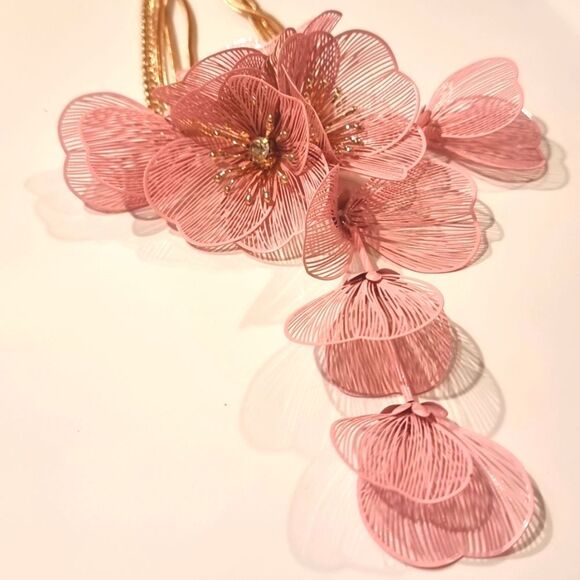 New ZARA cascading flowers choker necklace in Pink - Picture 9 of 12